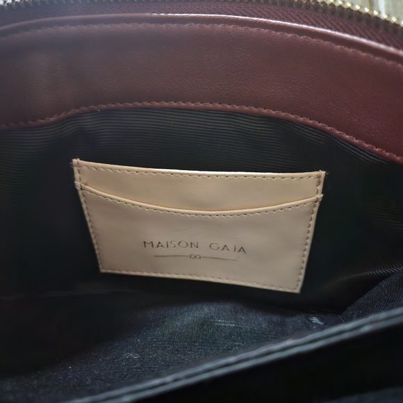 Maison Gaja Elegant Burgundy Crossbody Bag - Picture 7 of 11